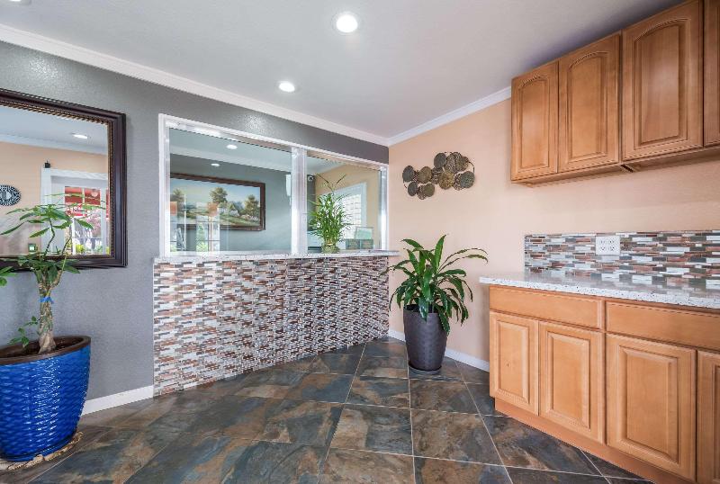 فندق Tiki Lodge Mchenry   Downtown Modesto