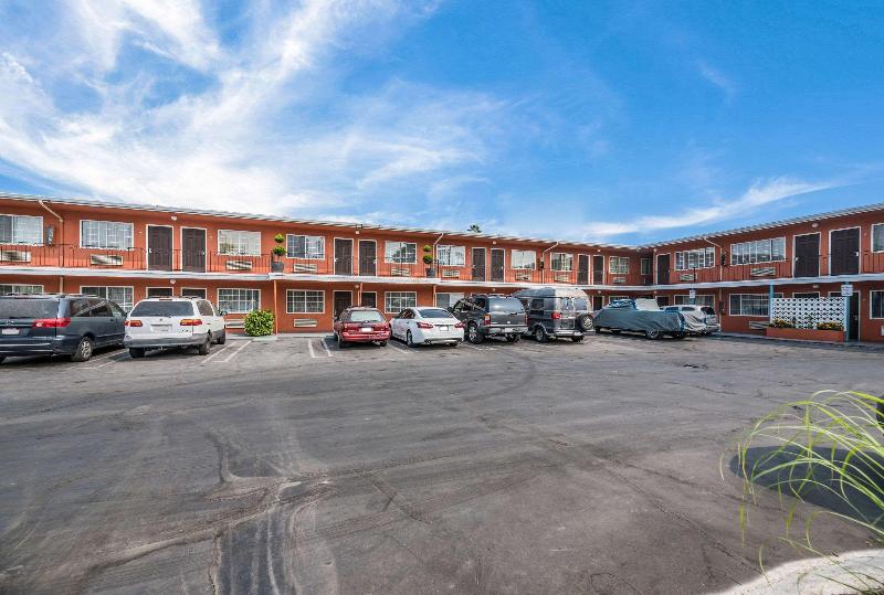 فندق Tiki Lodge Mchenry   Downtown Modesto