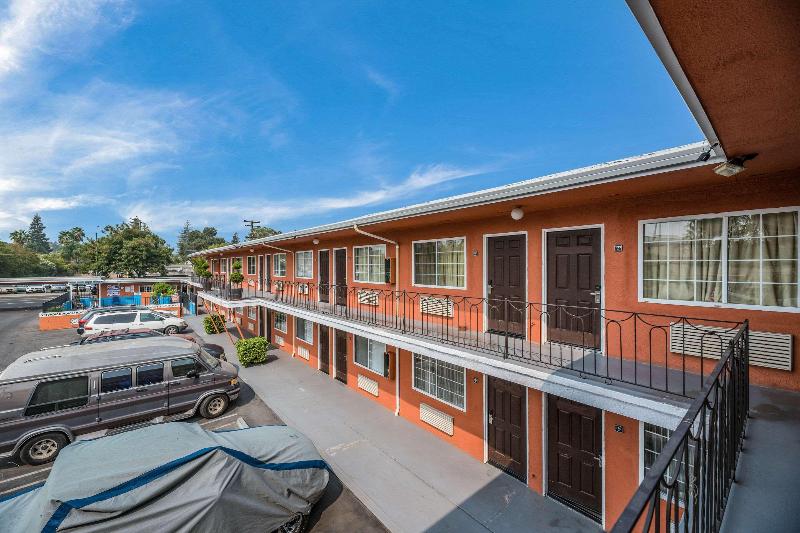 فندق Tiki Lodge Mchenry   Downtown Modesto