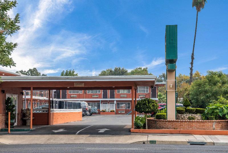 فندق Tiki Lodge Mchenry   Downtown Modesto