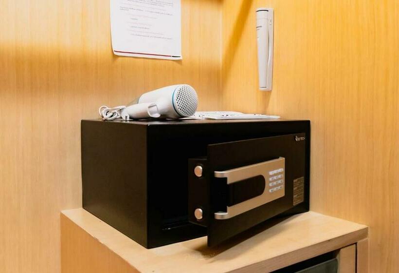 Отель Urbana Langsuan