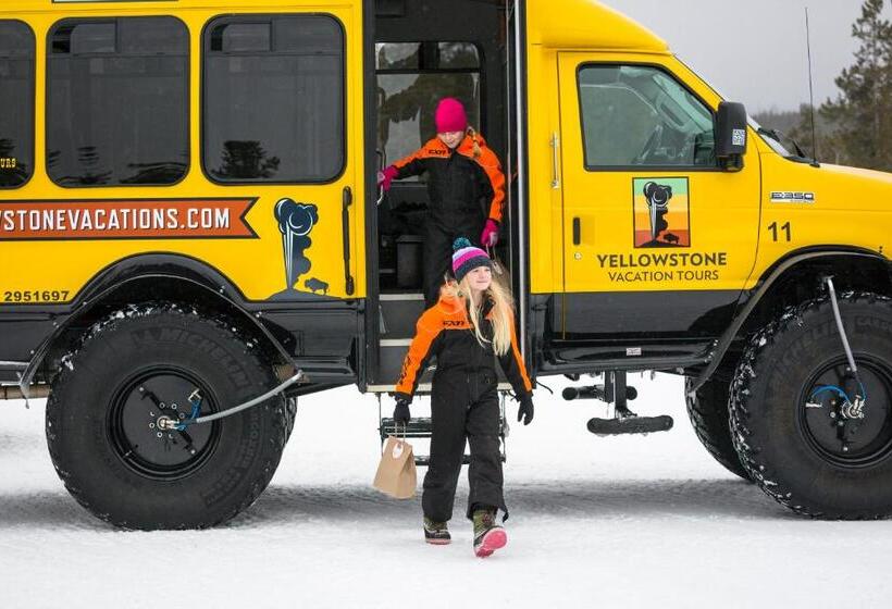 בית מלון כפרי Yellowstone Park