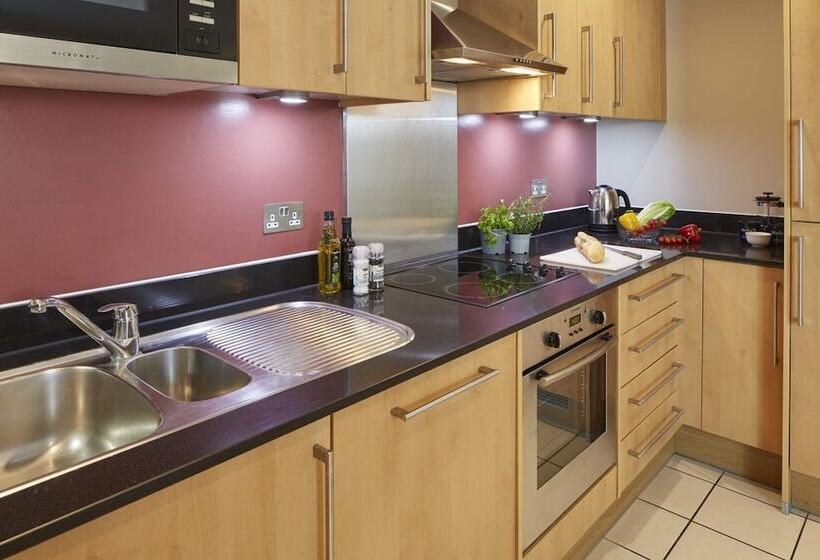 Marlin Apartments  London Bridge Empire Square