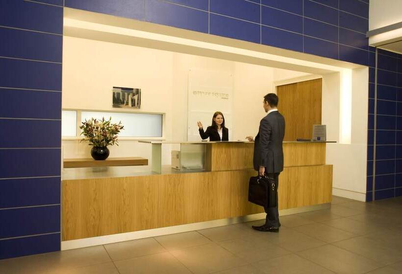 Marlin Apartments  London Bridge Empire Square