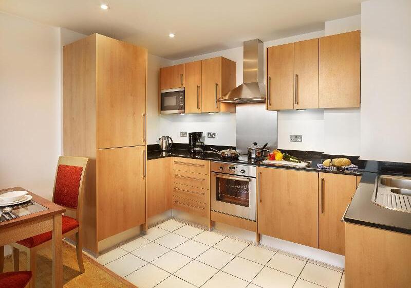 Marlin Apartments  London Bridge Empire Square