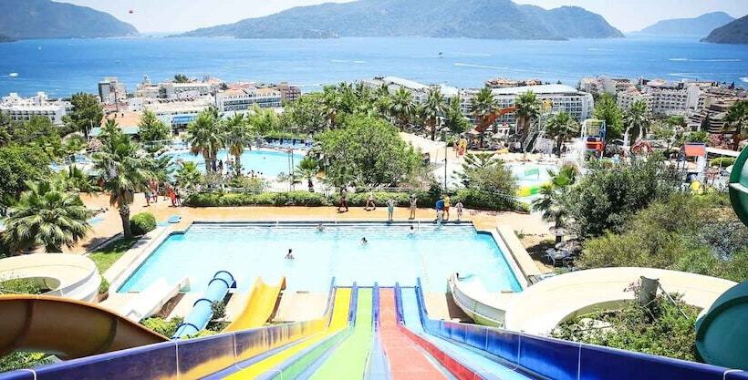 Maxwell Holiday Club