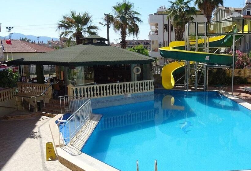 Maxwell Holiday Club