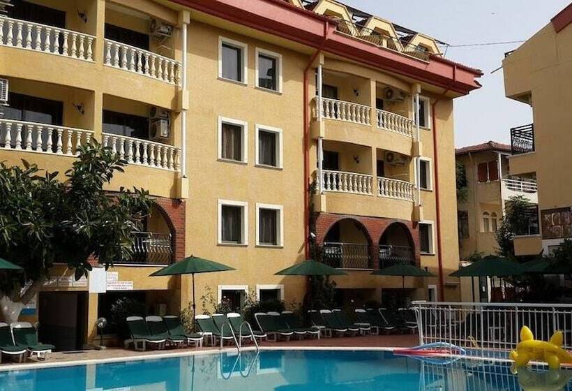 Maxwell Holiday Club