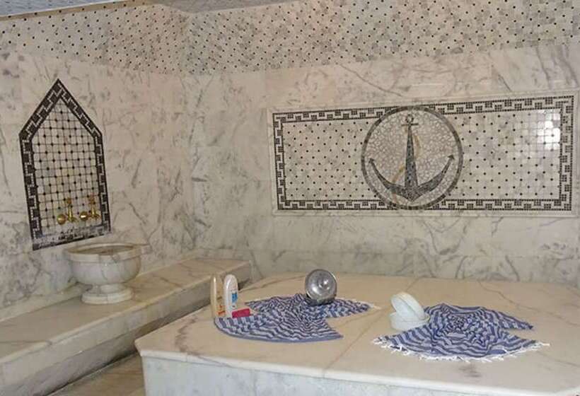 Maxwell Holiday Club