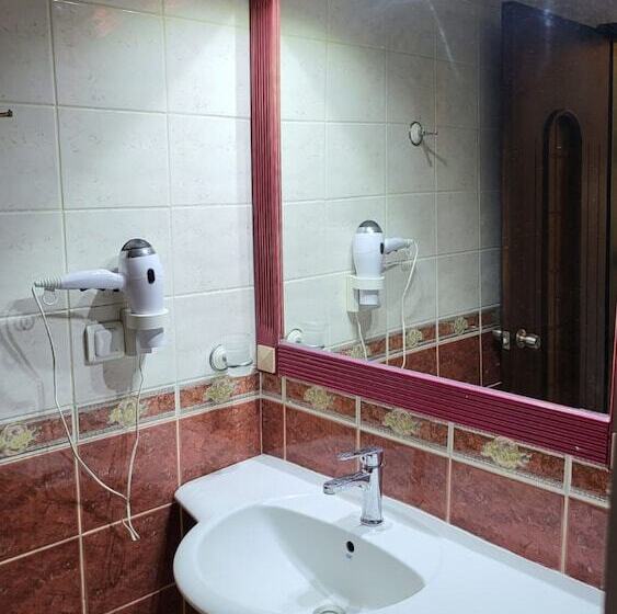 Maxwell Holiday Club