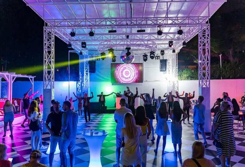 Курорт Aqi Hydros Club