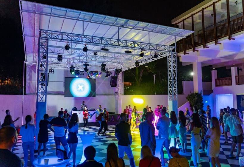 Курорт Aqi Hydros Club