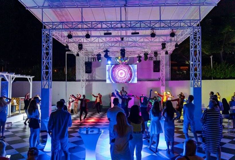 Курорт Aqi Hydros Club