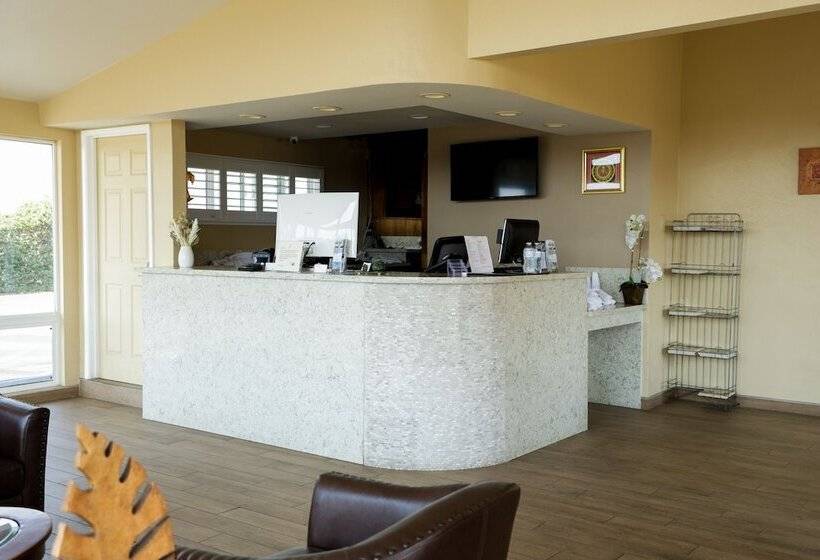 Silver Surf Motel