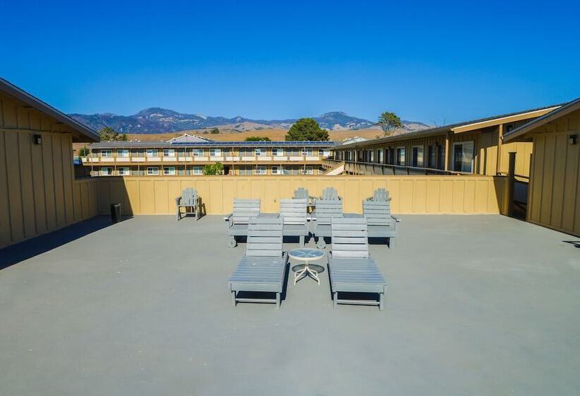 Silver Surf Motel