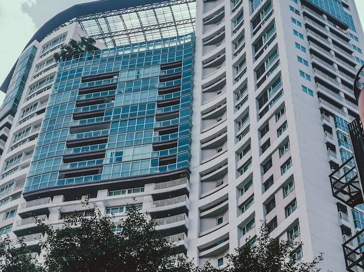 Отель Urbana Langsuan