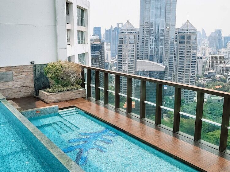 Отель Urbana Langsuan