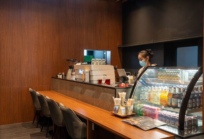 Отель Urbana Langsuan