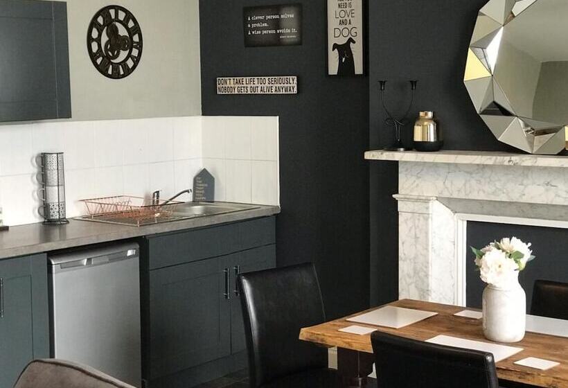 בית מלון כפרי The Leven Guesthouse