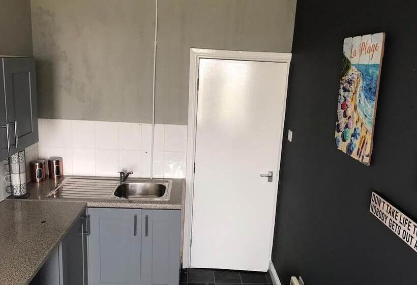 בית מלון כפרי The Leven Guesthouse