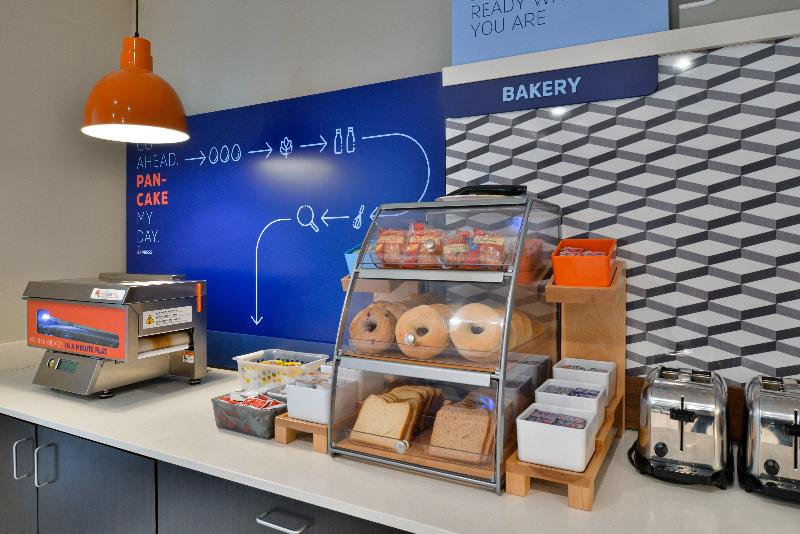 Отель Holiday Inn Express Orlando South Park, An Ihg