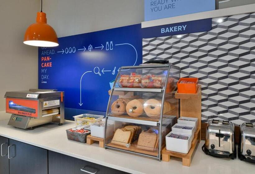 Отель Holiday Inn Express Orlando South Park, An Ihg