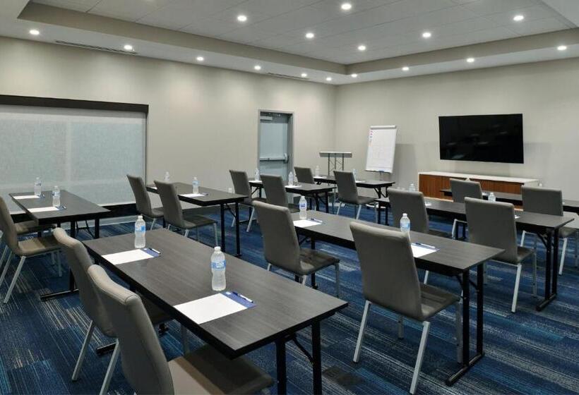 Отель Holiday Inn Express Orlando South Park, An Ihg