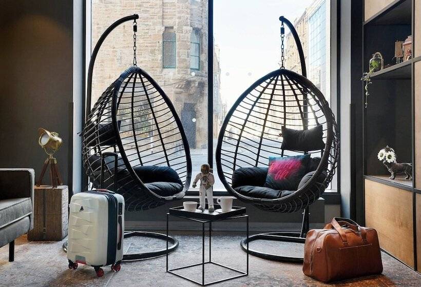 בית מלון כפרי Moxy Edinburgh Fountainbridge