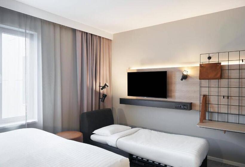 בית מלון כפרי Moxy Edinburgh Fountainbridge