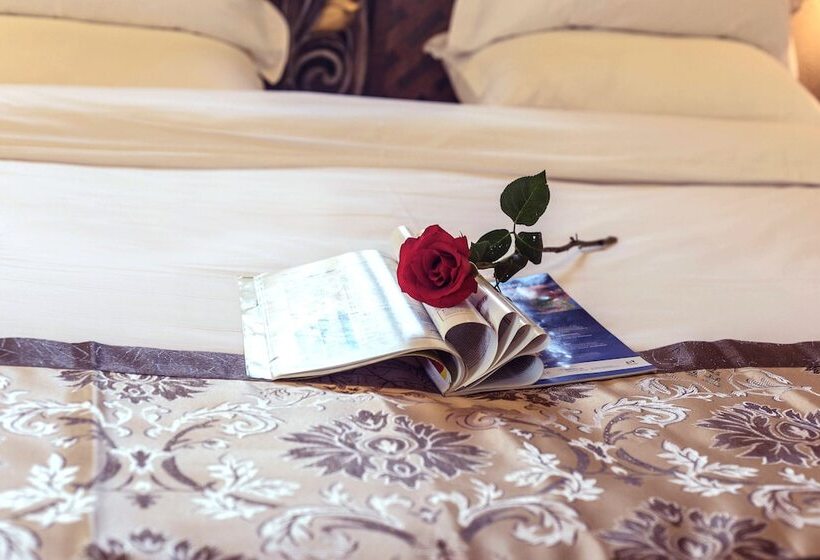 فندق Shangri La E Outfitting Boutique