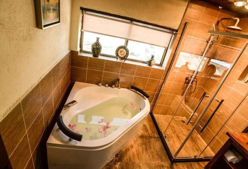 فندق Shangri La E Outfitting Boutique