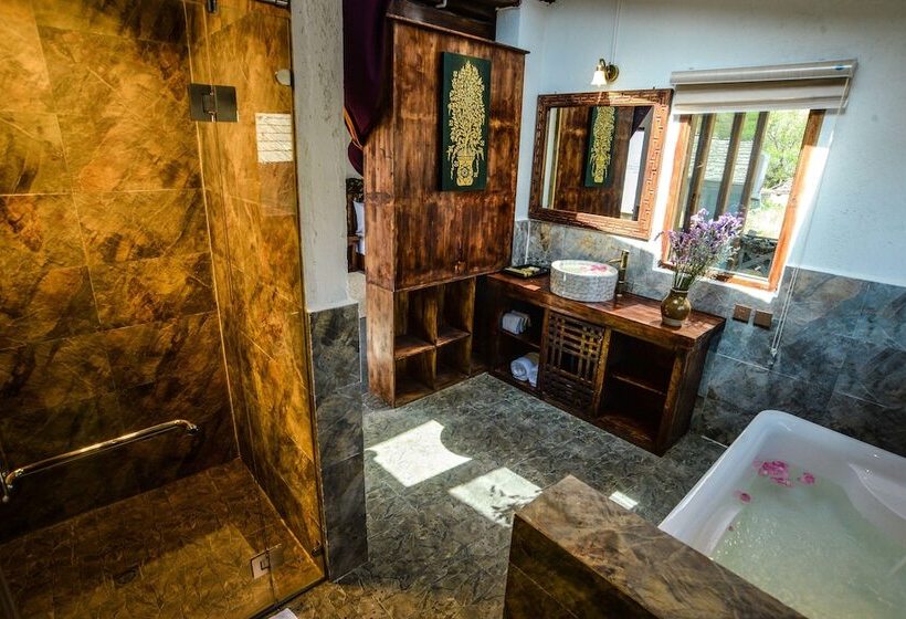 فندق Shangri La E Outfitting Boutique