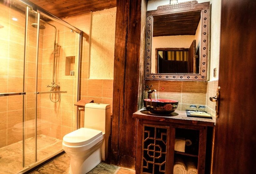 فندق Shangri La E Outfitting Boutique