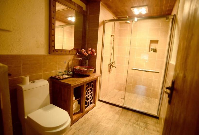 فندق Shangri La E Outfitting Boutique