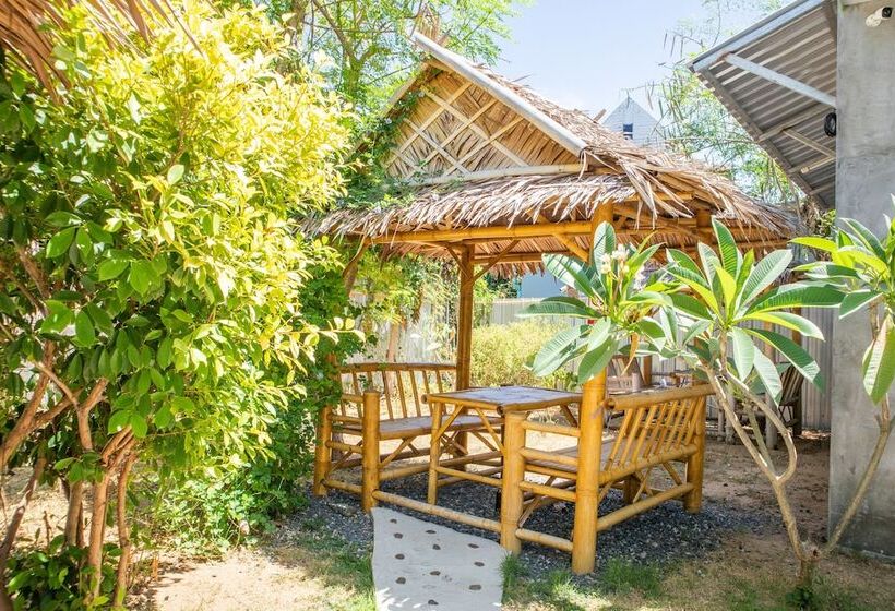 هتل Tira Hostel @chalong Phuket By Oyo Rooms