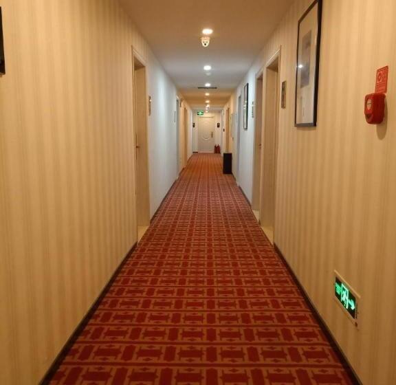 Pai Hotels·urumqi South Gate Xinhua Bookstore