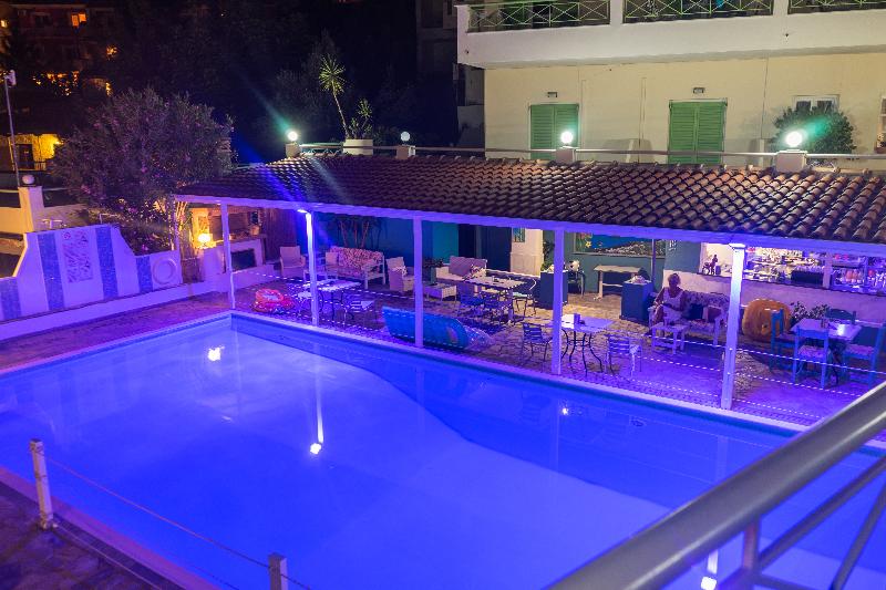 בית מלון כפרי Tropicana Inn