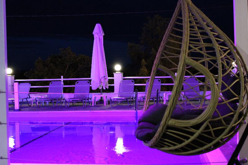 בית מלון כפרי Tropicana Inn