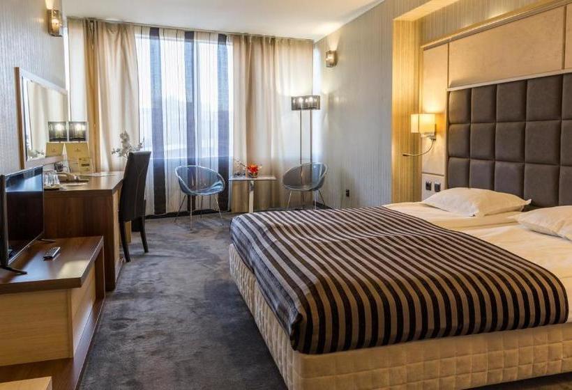 Cosmopolitan Hotel & Wellness