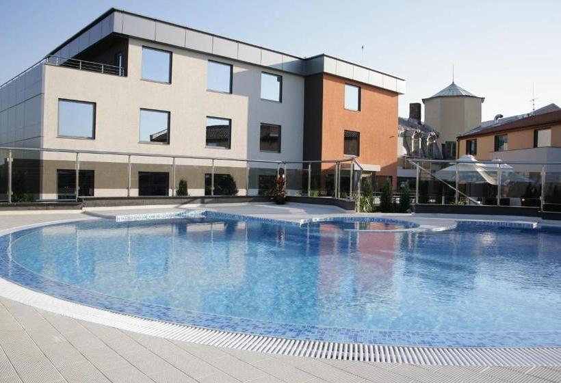 Cosmopolitan Hotel & Wellness