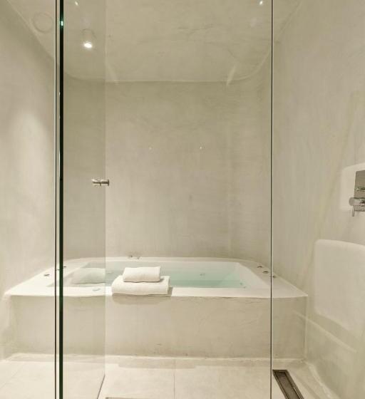 Cosmopolitan Suites - Small Luxury Hotels Of The World