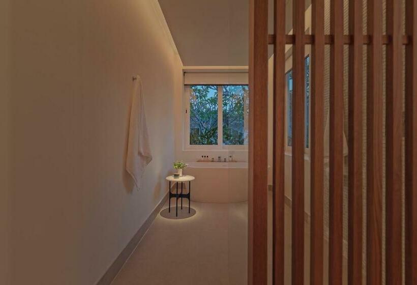 هتل Azerai Ke Ga Bay