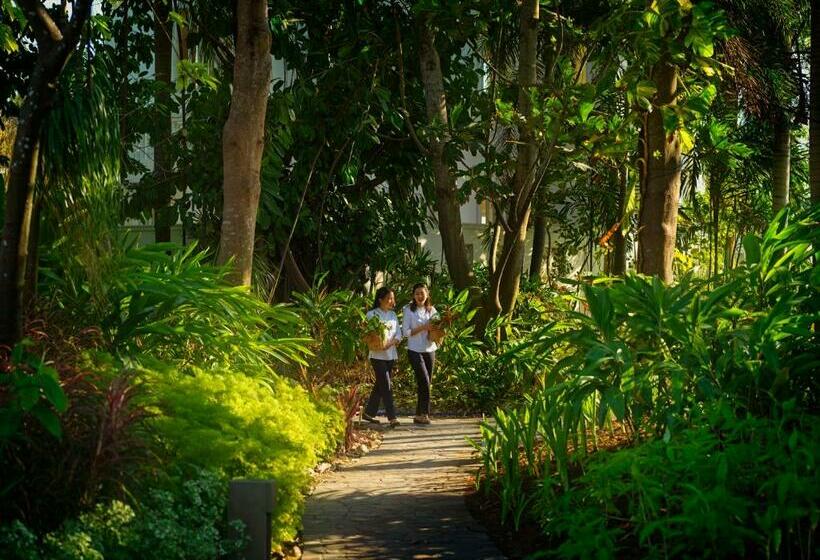 هتل Azerai Ke Ga Bay