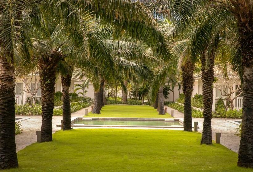 هتل Azerai Ke Ga Bay