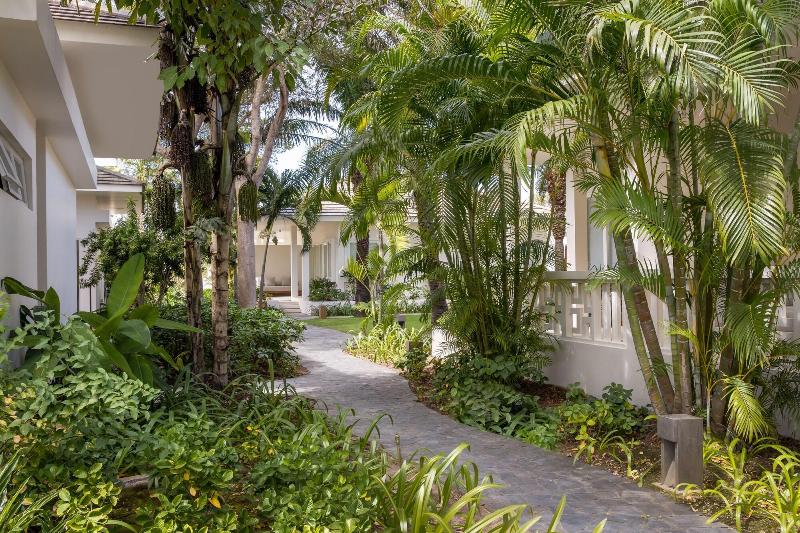 هتل Azerai Ke Ga Bay