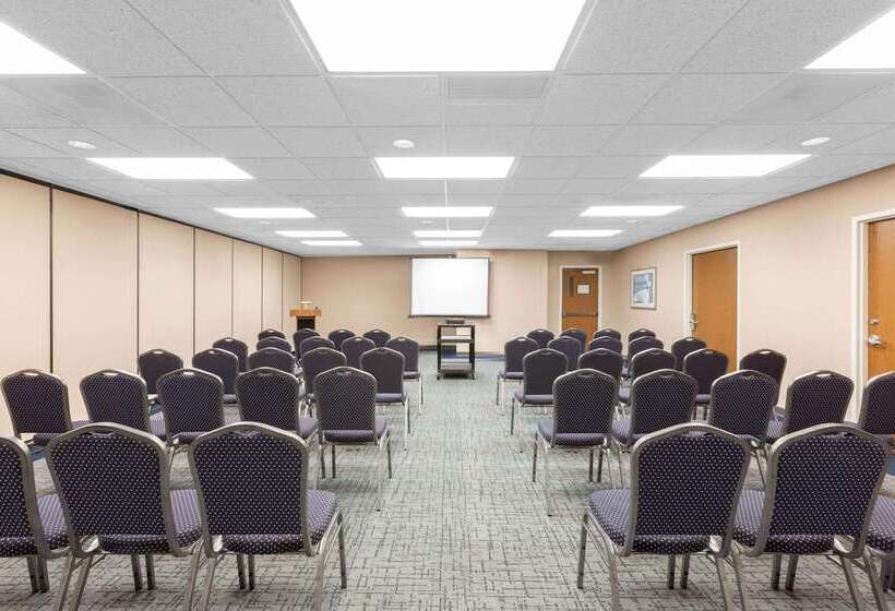 هتل Baymont By Wyndham Des Moines Airport