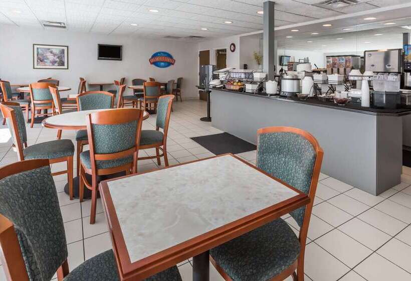 هتل Baymont By Wyndham Des Moines Airport