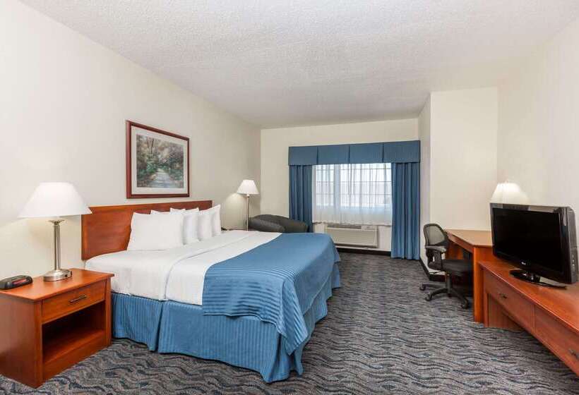 בית מלון כפרי Baymont By Wyndham Des Moines Airport