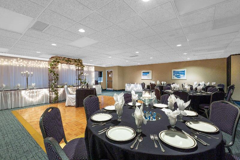 هتل Baymont By Wyndham Des Moines Airport