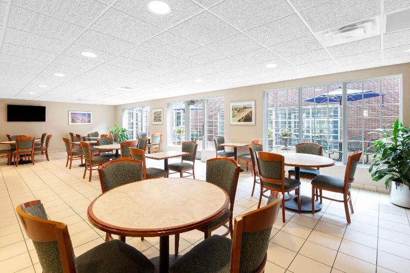 בית מלון כפרי Baymont By Wyndham Des Moines Airport